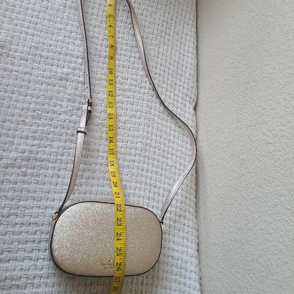 Kate Spade Gold Crossbody Bag with Minimalist Design - Picture 4 of 8